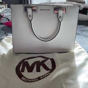 100% Auth Micheal Kors Quinn Med Satchel NEW